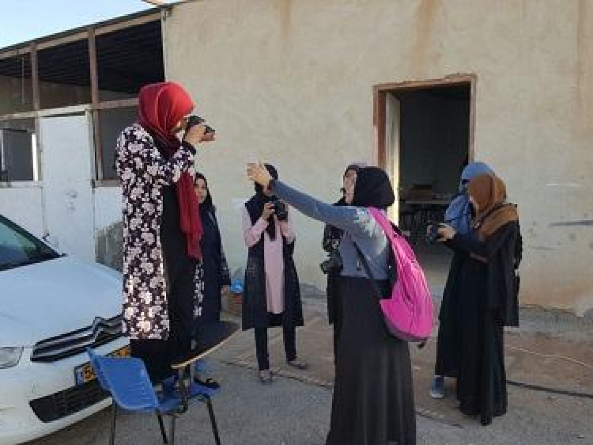 مركز حملة ينظم تدريبات تصوير واعلام اجتماعي في قرية الزرنوق غير المعترف بها في النقب